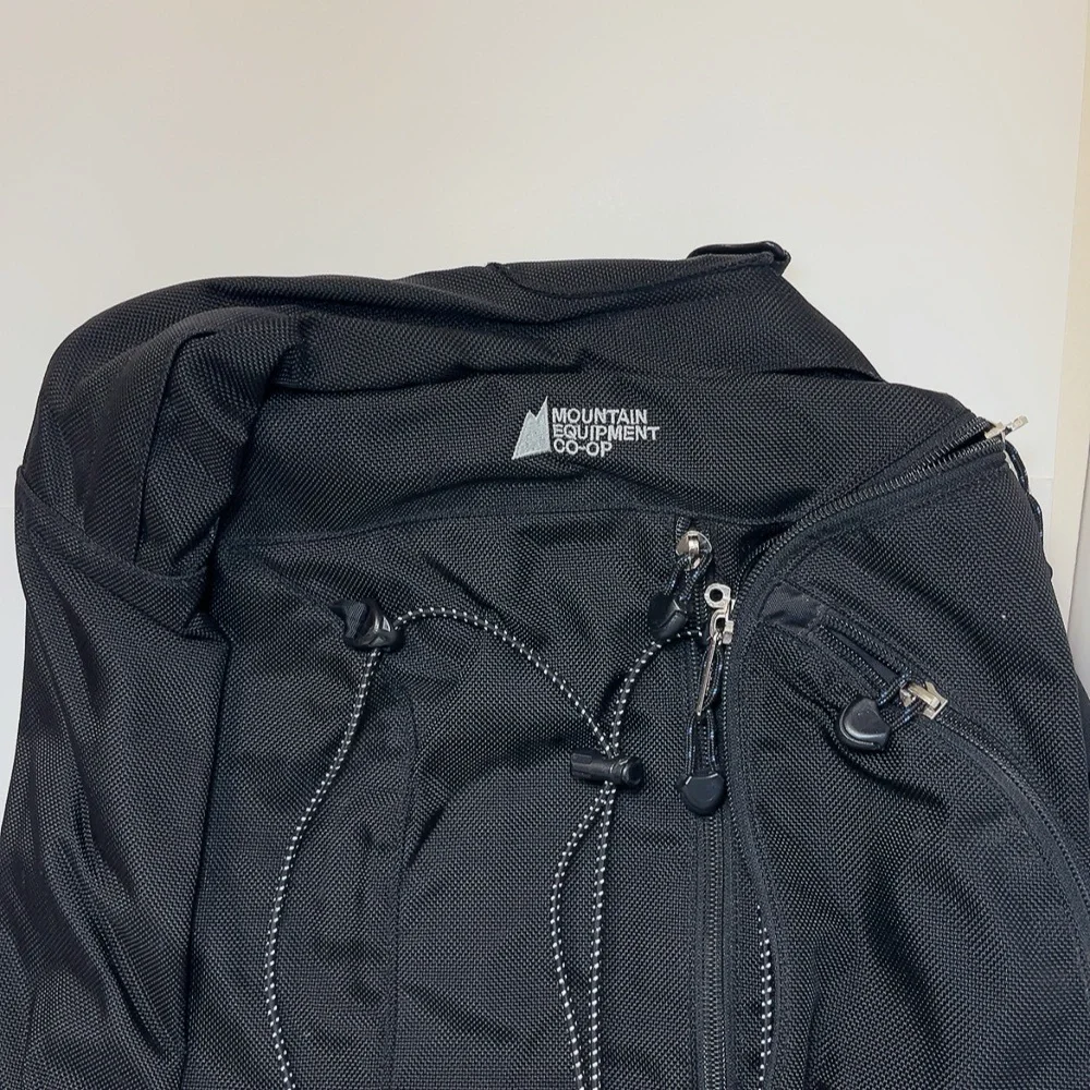 MEC Unisex Convertible Carry On Convertible Backpack In Black Color